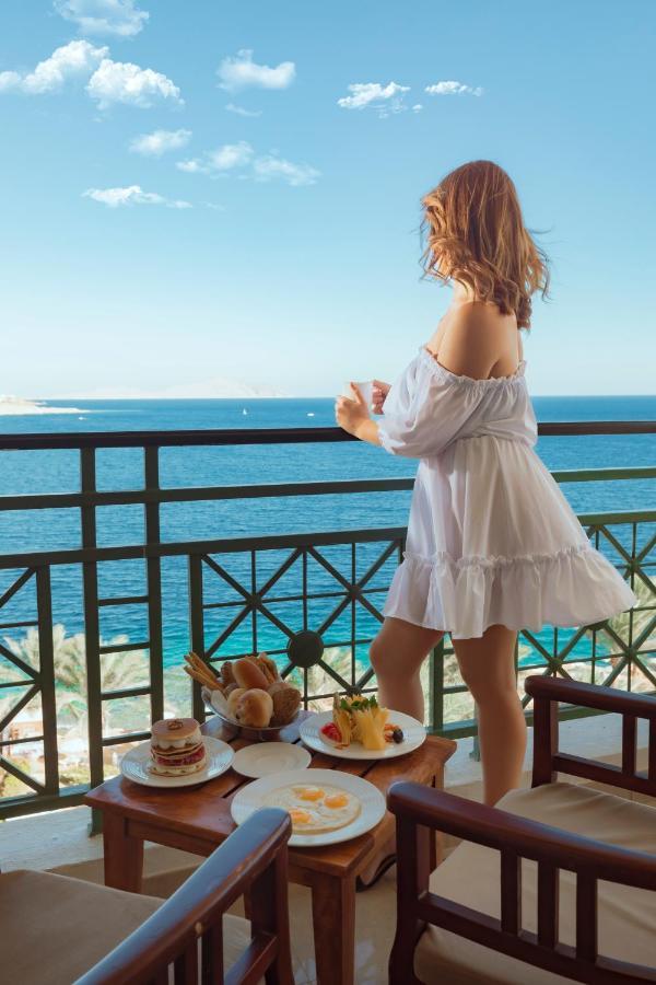 Stella Di Mare Beach Hotel & Spa Sharm el-Sheikh Exterior photo A woman wearing a sun dress