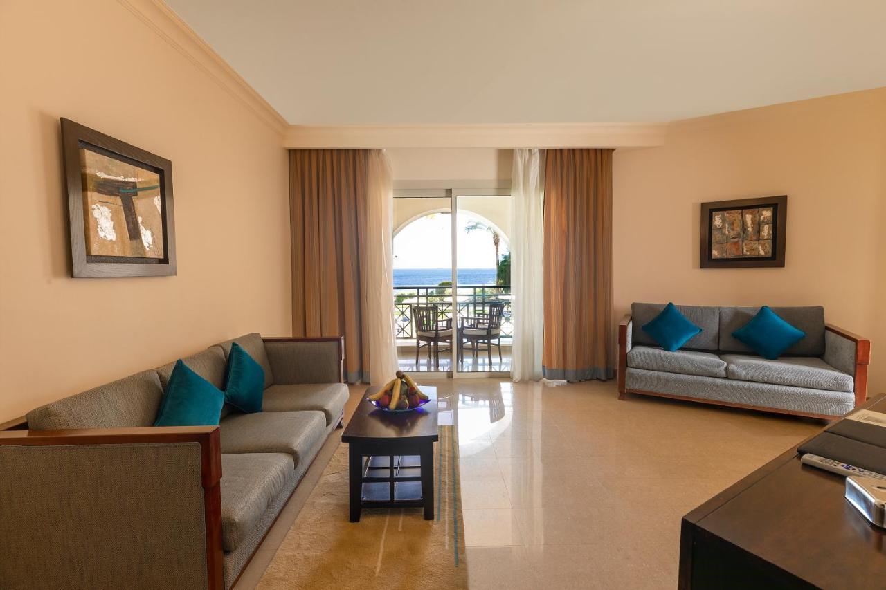 Stella Di Mare Beach Hotel & Spa Sharm el-Sheikh Exterior photo A living room in a suite at the Hilton Sharm El Sheikh Resort