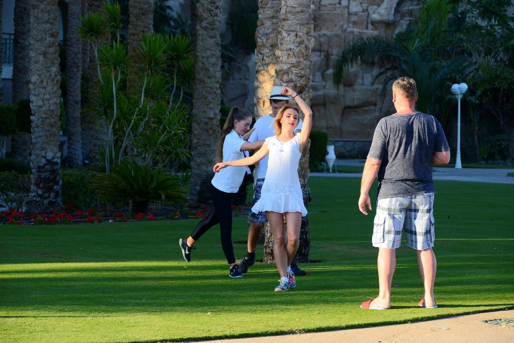 Stella Di Mare Beach Hotel & Spa Sharm el-Sheikh Exterior photo A game of bocce in progress