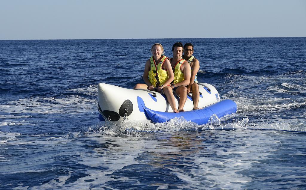 Stella Di Mare Beach Hotel & Spa Sharm el-Sheikh Exterior photo A banana boat