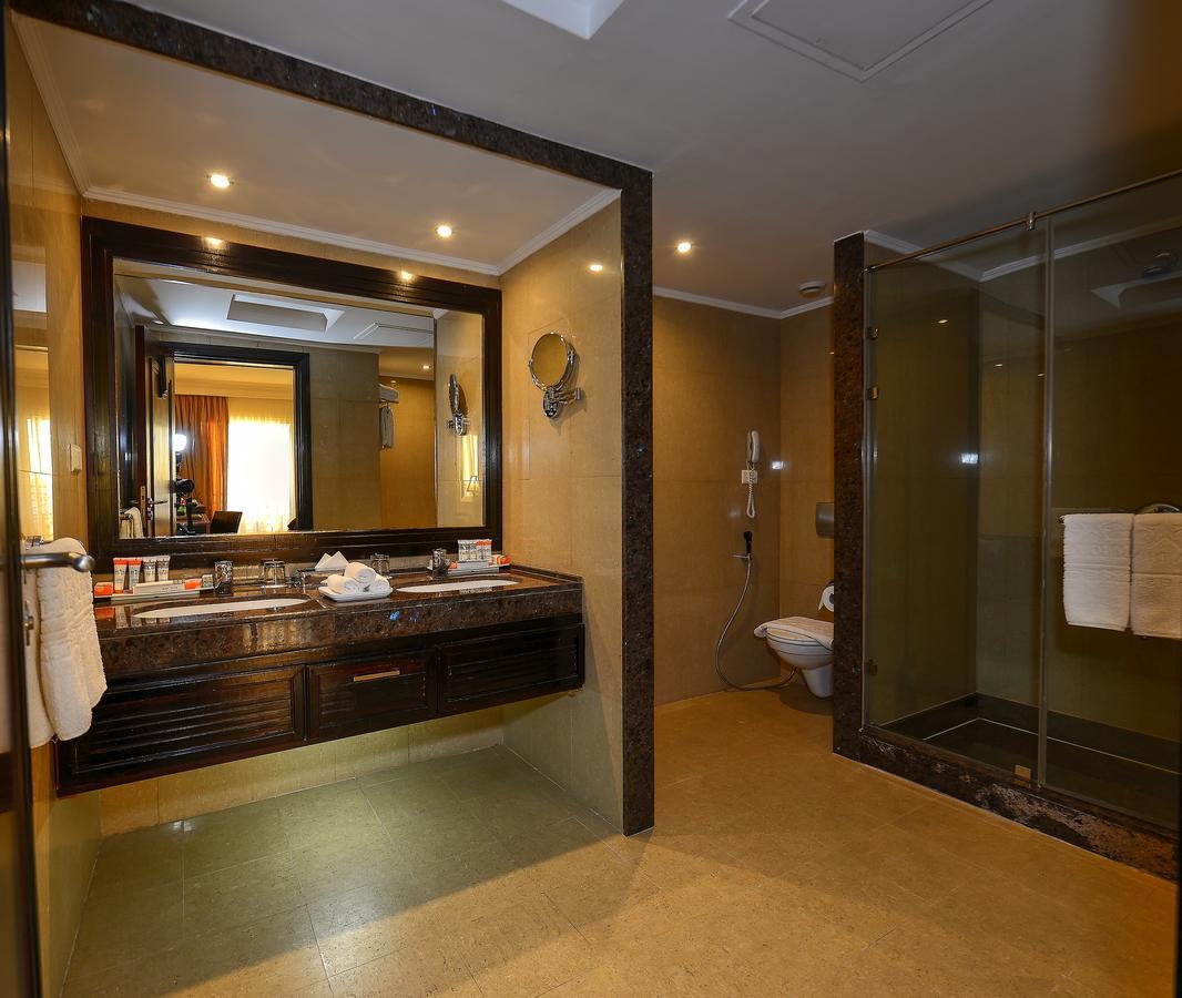 Stella Di Mare Beach Hotel & Spa Sharm el-Sheikh Exterior photo A bathroom in a hotel